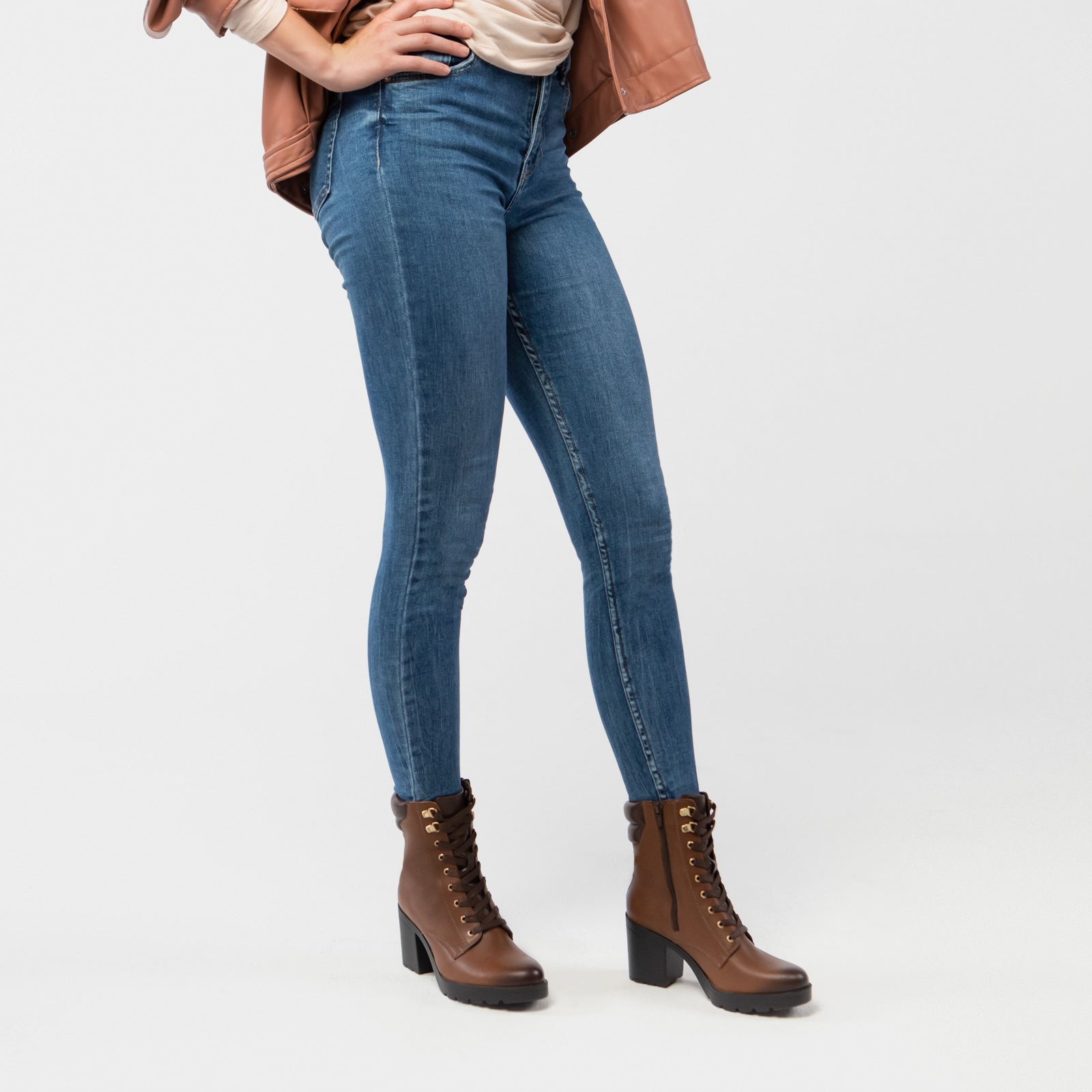 Bota Corta De Tacón Flexi para Mujer con Agujetas Estilo 102312 Café