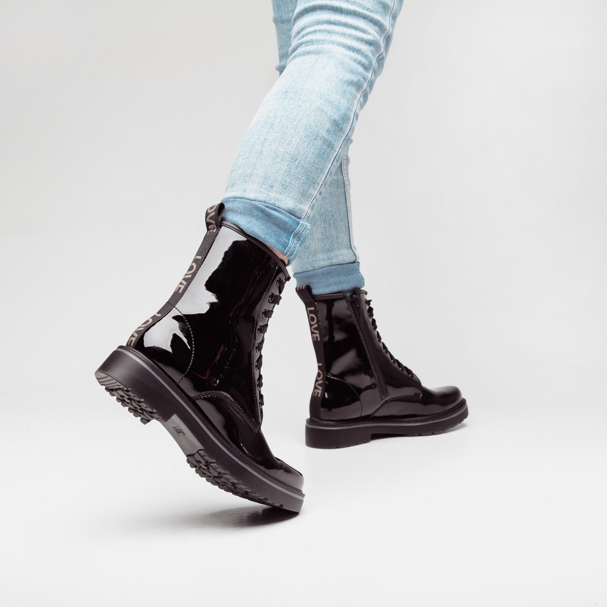 Bota Urbana Flexi Con Brillo Charol Para Mujer - Estilo 32908 Negro