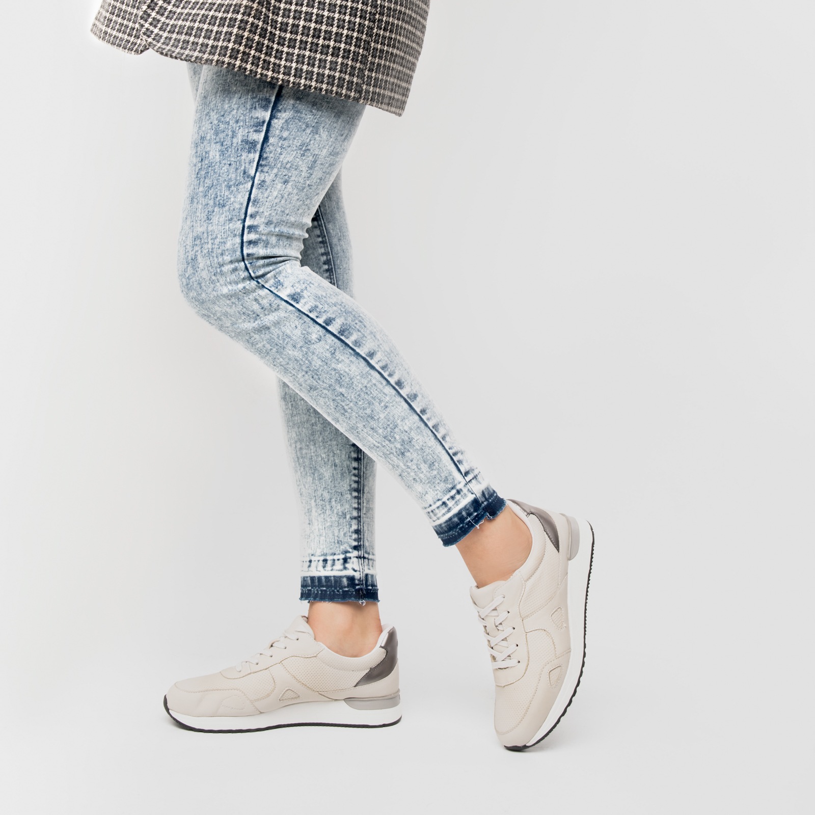 Sneaker Urbano Flexi Con Combinación De Texturas Para Mujer - Estilo 37710 Hueso
