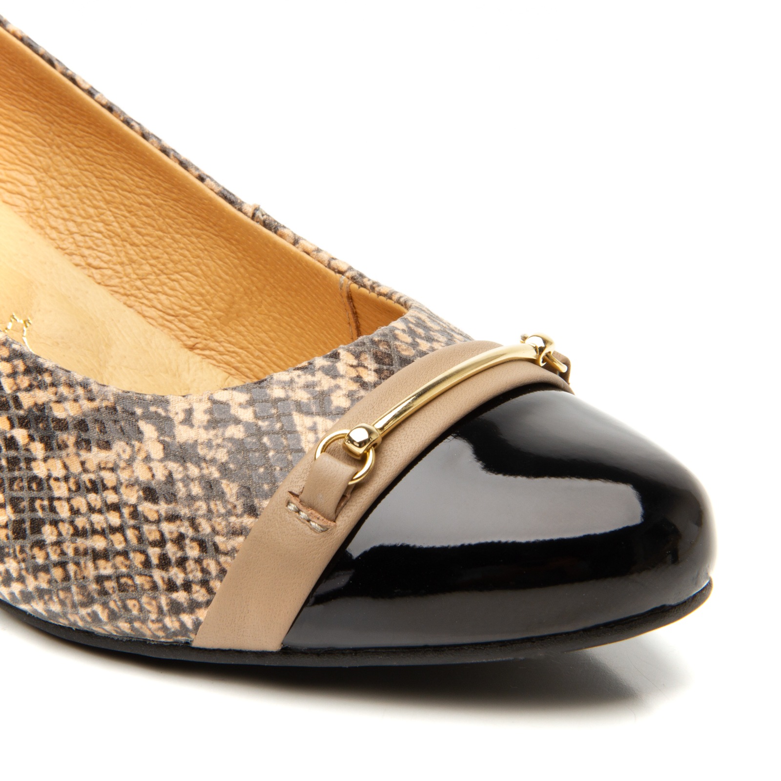 Zapatilla Con Acabado Texturizado Flexi para Mujer con Plantilla Comfort Pad Estilo 47413 Beige